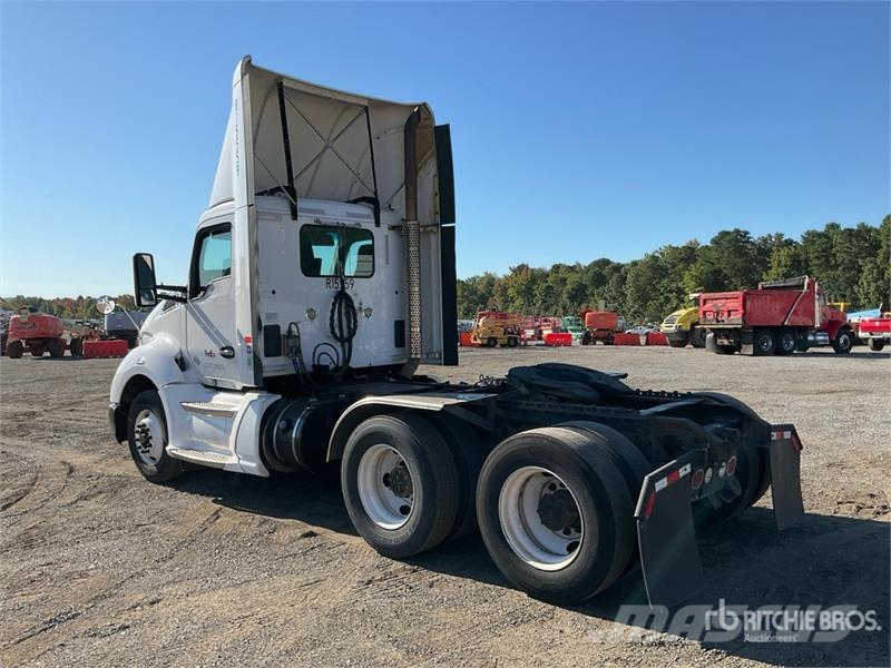 Kenworth T680 6x4 T/A Day Cab Truck Tractor Vlačilci
