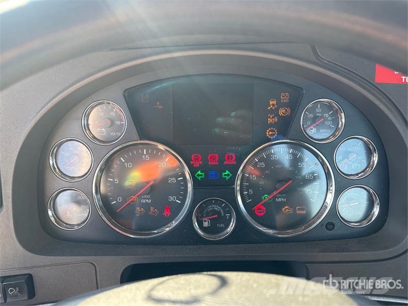 Kenworth T680 S/A Day Cab Truck Tractor Vilcēji