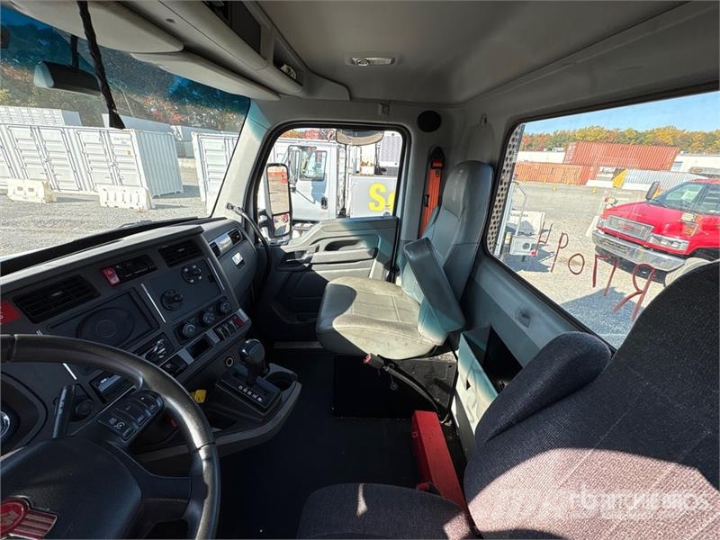 Kenworth T680 S/A Day Cab Truck Tractor Vilcēji
