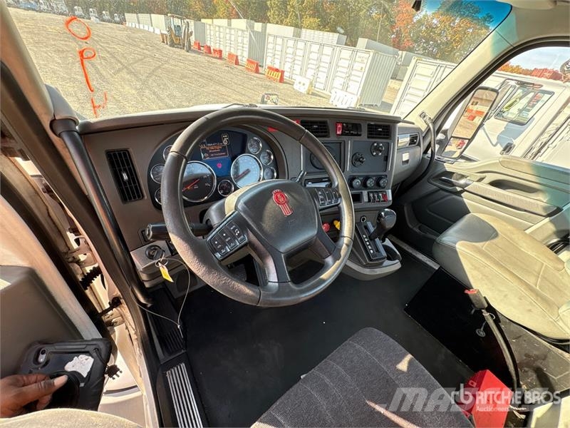 Kenworth T680 S/A Day Cab Truck Tractor Vilcēji