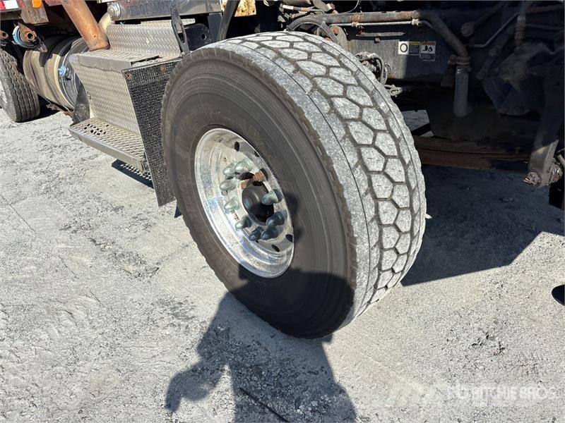 Kenworth T800 8x4 Flatbed Truck Platformas/izkraušana no sāniem