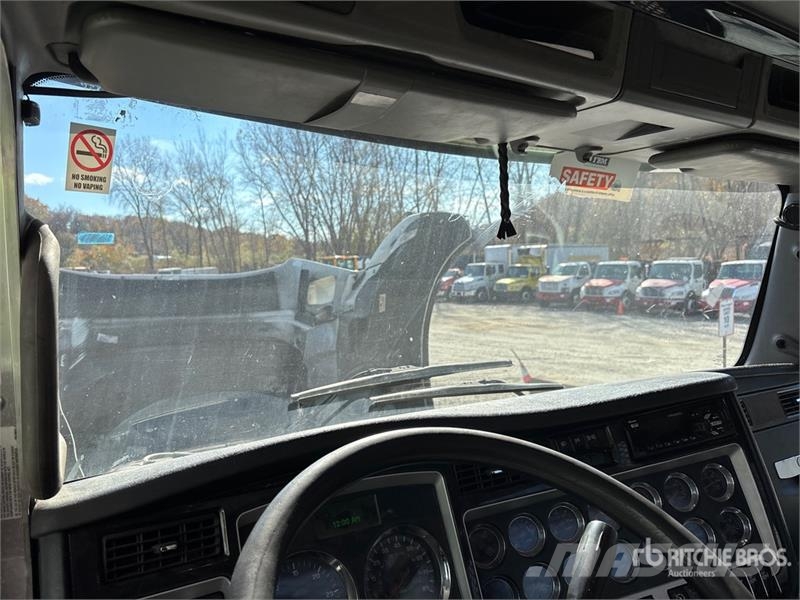 Kenworth T800 8x4 Flatbed Truck Platformas/izkraušana no sāniem