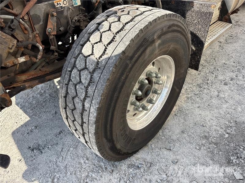 Kenworth T800 8x4 Flatbed Truck Platformas/izkraušana no sāniem
