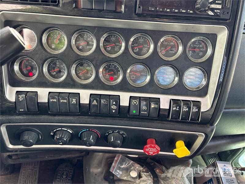 Kenworth T800 8x4 Flatbed Truck Platformas/izkraušana no sāniem