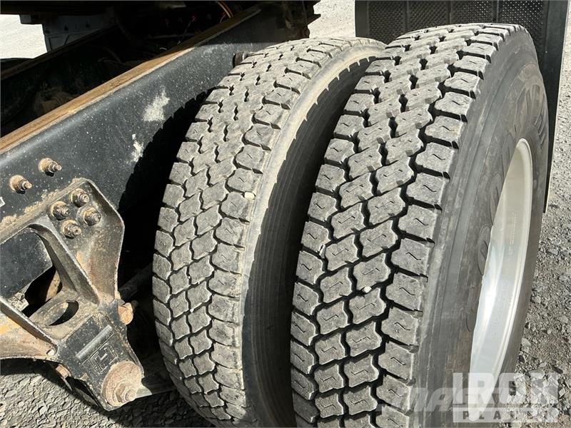 Kenworth T880 شاحنات قلابة