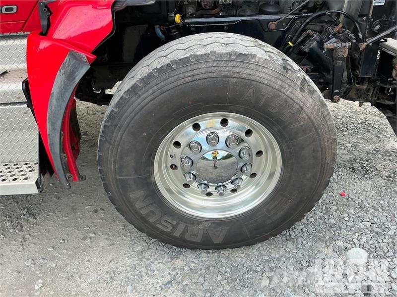 Kenworth T880 شاحنات لوادر