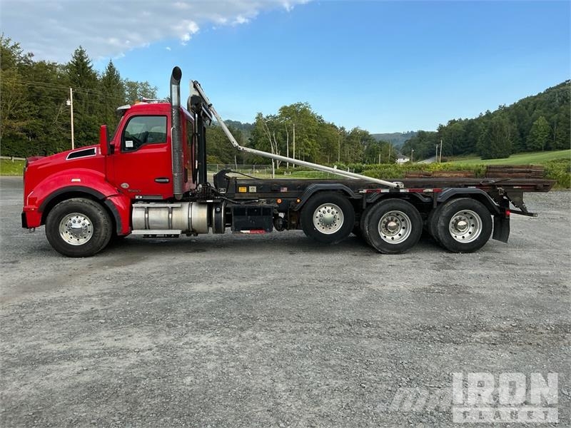 Kenworth T880 شاحنات لوادر