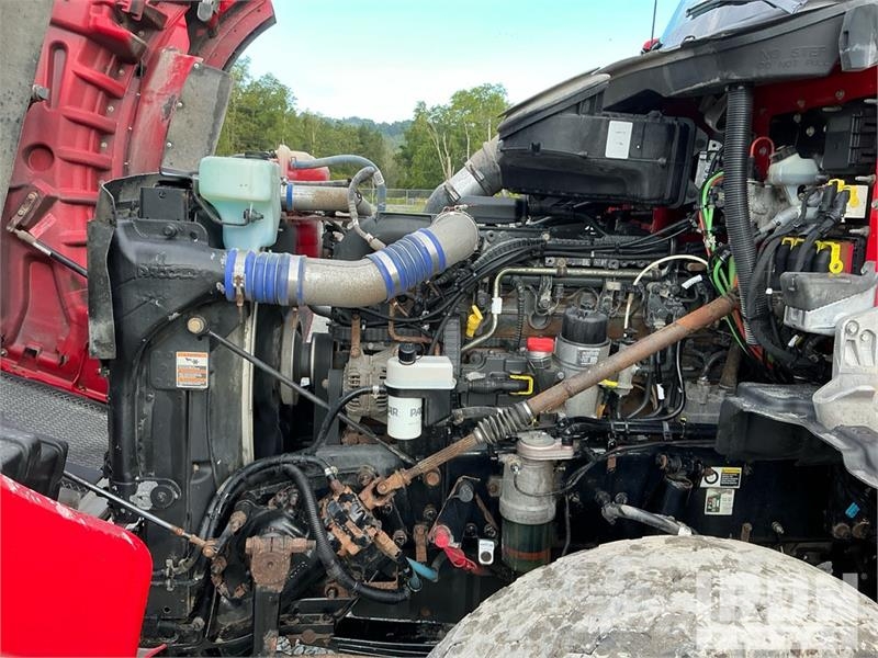 Kenworth T880 شاحنات لوادر