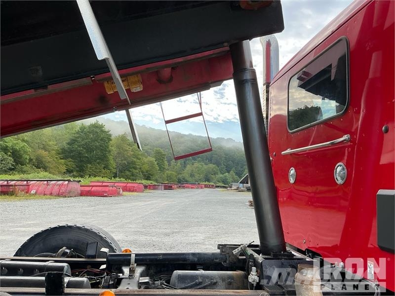Kenworth T880 شاحنات قلابة