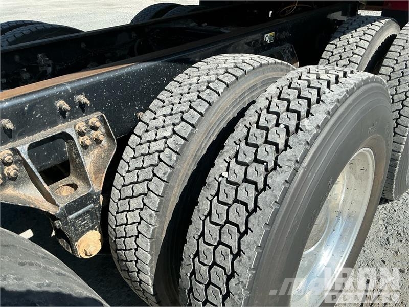 Kenworth T880 شاحنات قلابة