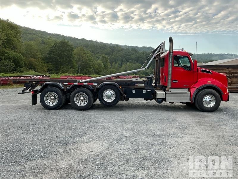 Kenworth T880 شاحنات لوادر