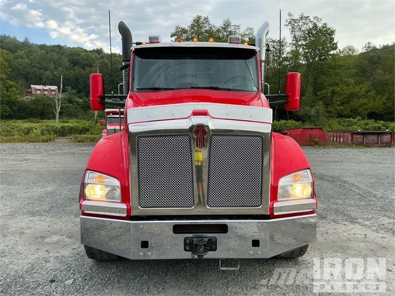 Kenworth T880 شاحنات لوادر