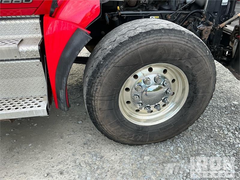Kenworth T880 شاحنات لوادر
