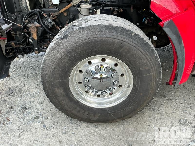 Kenworth T880 شاحنات لوادر