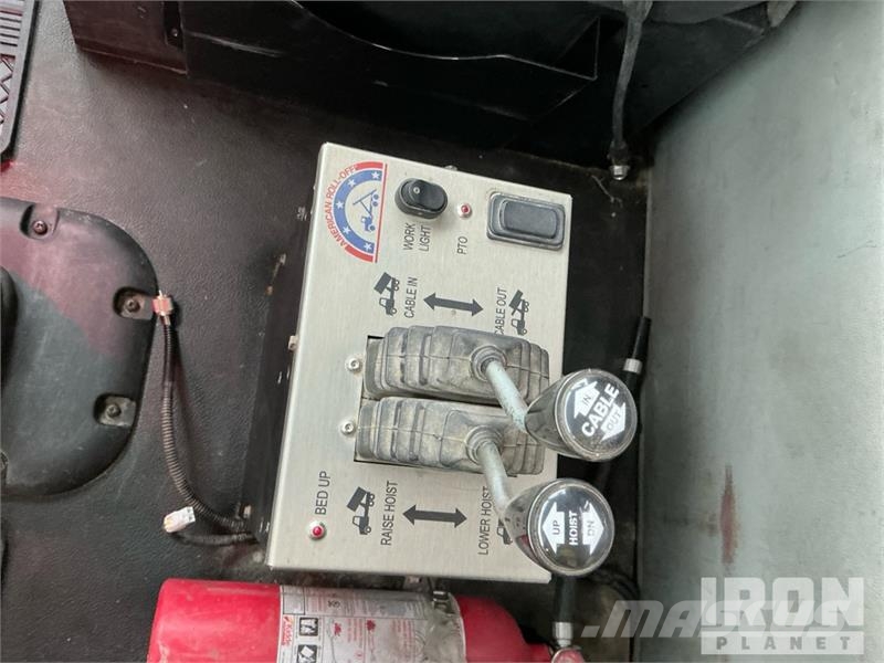 Kenworth T880 شاحنات لوادر