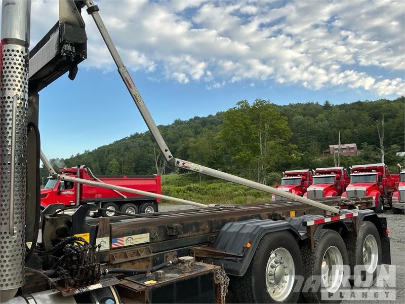 Kenworth T880 شاحنات لوادر
