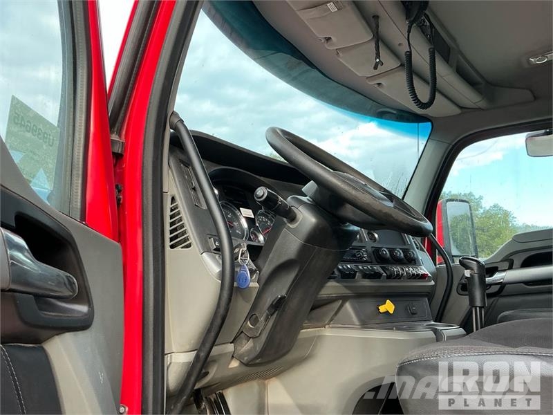 Kenworth T880 شاحنات لوادر