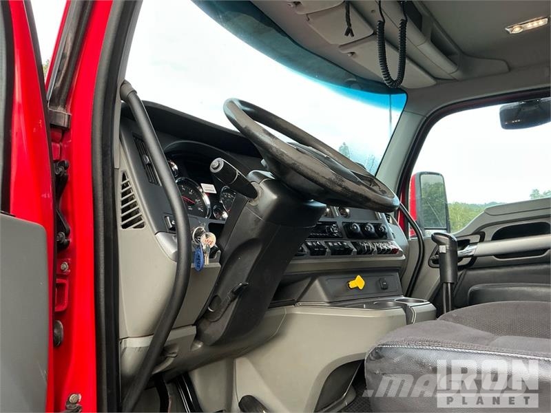 Kenworth T880 شاحنات لوادر
