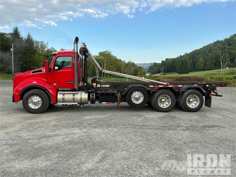 Kenworth T880 شاحنات لوادر