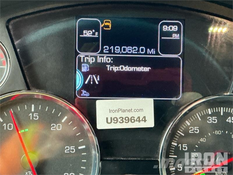 Kenworth T880 شاحنات لوادر