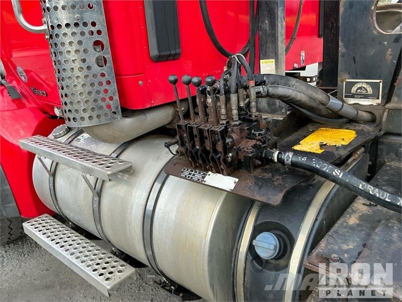 Kenworth T880 شاحنات لوادر