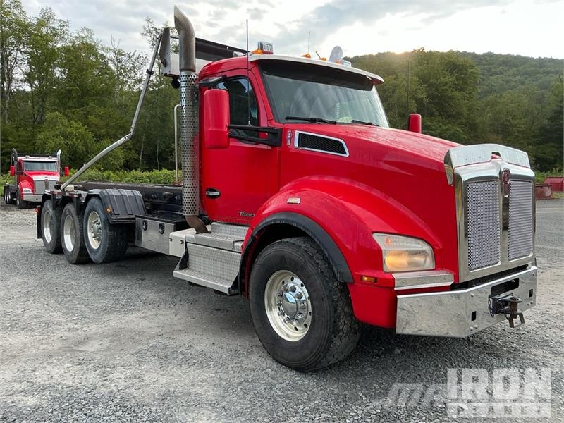 Kenworth T880 شاحنات لوادر