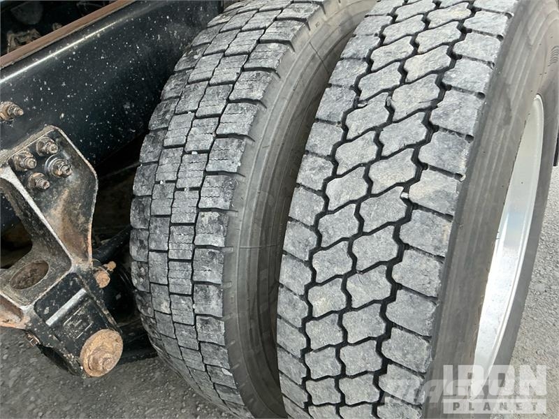 Kenworth T880 شاحنات قلابة