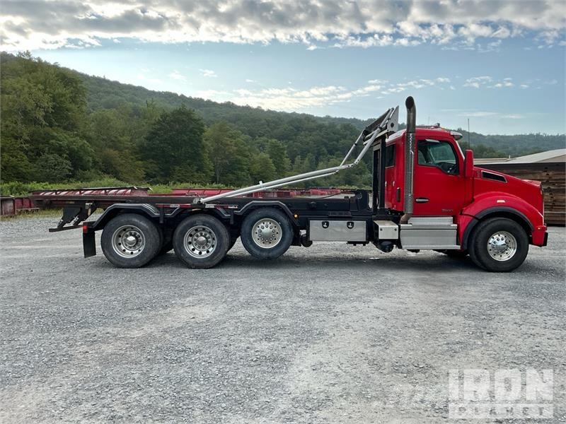 Kenworth T880 شاحنات لوادر
