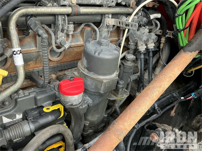 Kenworth T880 شاحنات لوادر