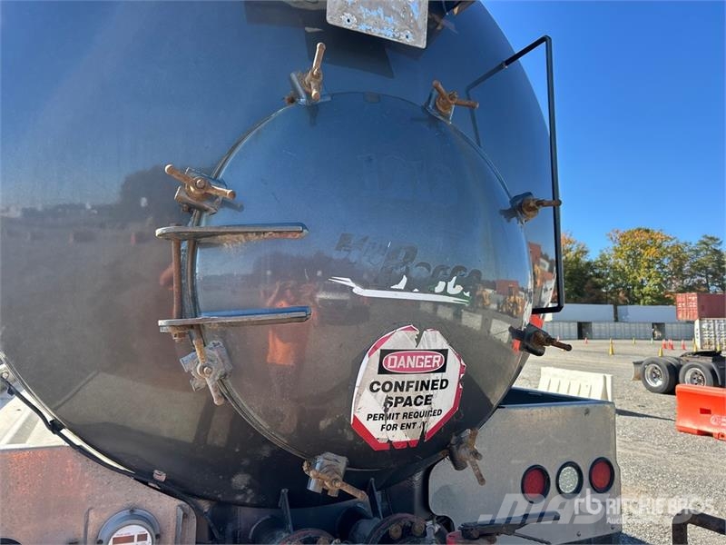 Kenworth T880 8x4 Tanker Truck Automobilinės cisternos