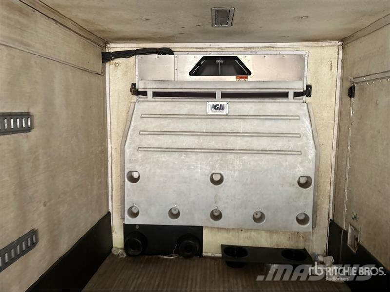 Kidron 28RTPGASEW96SP 28 ft x 102 in S/A Refrigerated Tra نصف مقطورات بدرجة حرارة قابلة للضبط