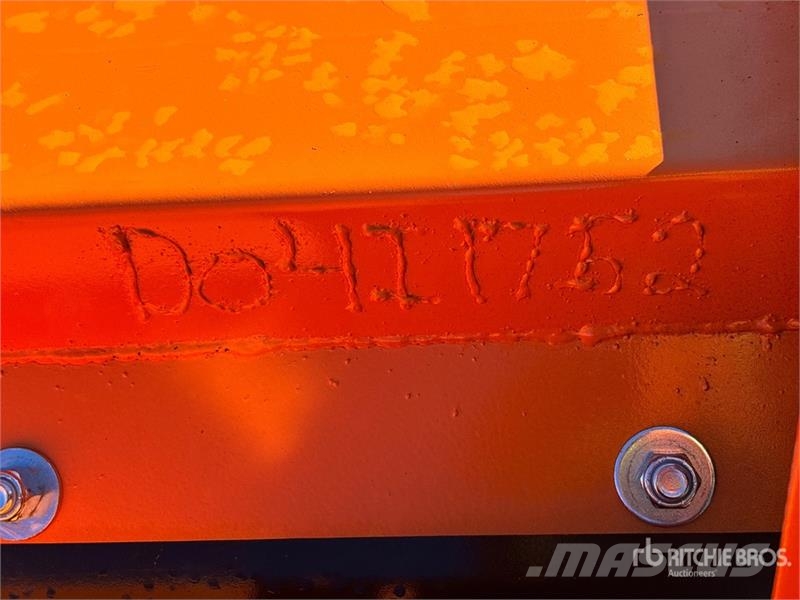 Kit Containers QT-SP-10-23-PB-SB 120 in Skid Steer Snežne daske i plugovi