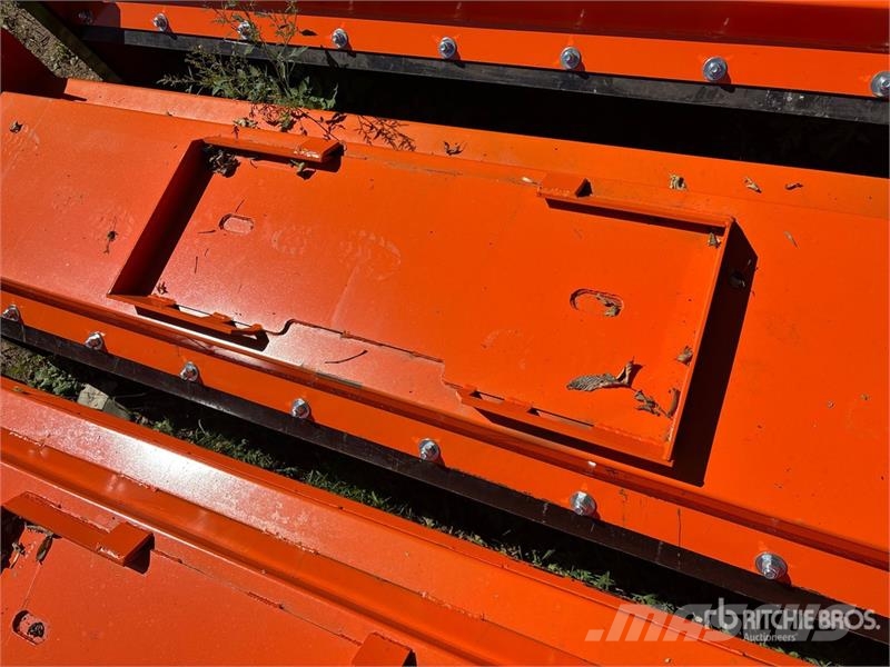  Kit Containers QT-SP-10-23 120 in Skid Steer Snow  Снежные отвалы и плуги