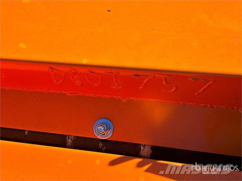 Kit Containers QT-SP-10-23-PB-SB 120 in Skid Steer Snežne daske i plugovi
