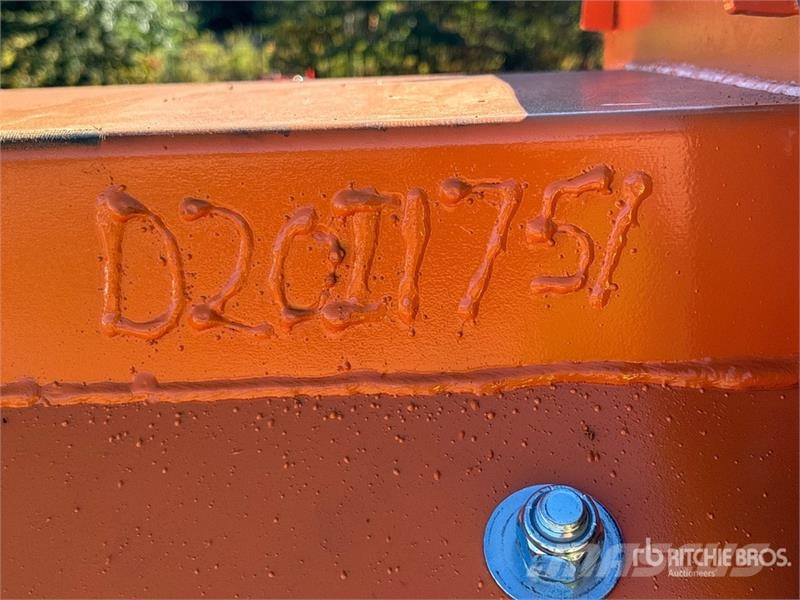 Kit Containers QT-SP-8-23-PB-SB 96 in Skid Steer S Snežne daske i plugovi