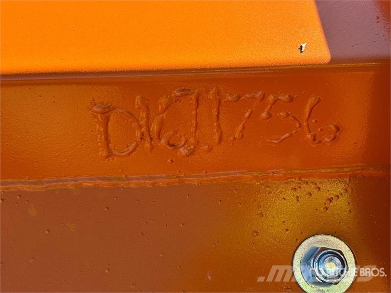 Kit Containers QT-SP-8-23-PB-SB 96 in Skid Steer S Snežne daske i plugovi
