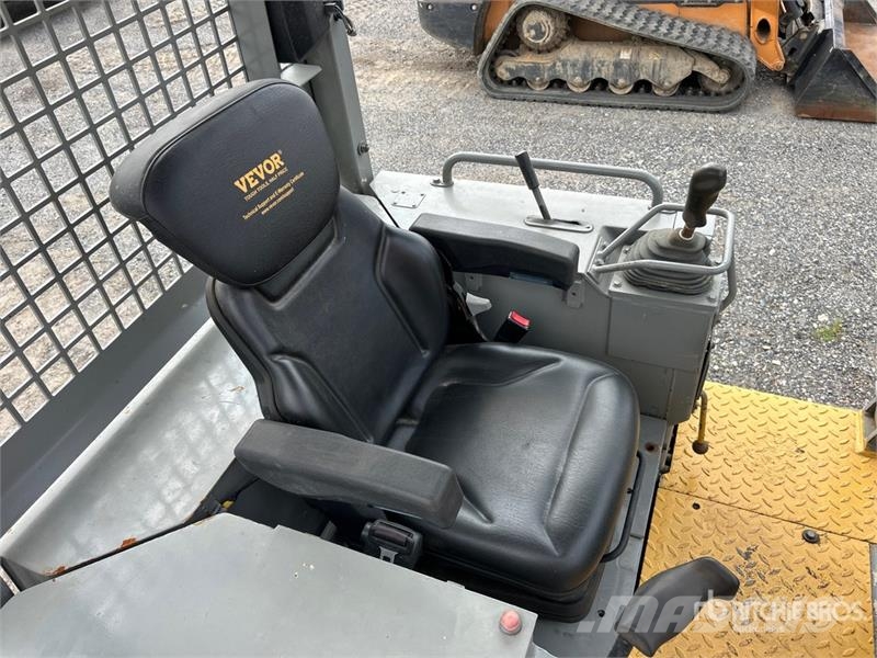 Komatsu D32E-1 Vikšriniai buldozeriai
