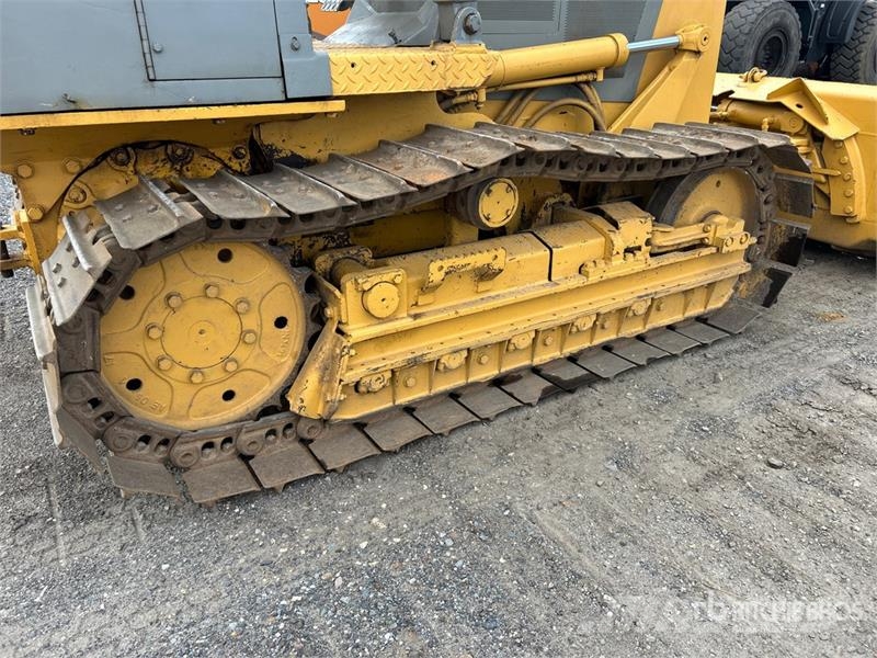 Komatsu D32E-1 Vikšriniai buldozeriai