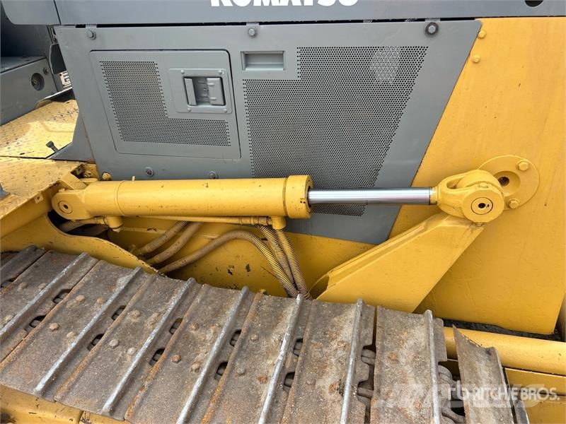 Komatsu D32E-1 Vikšriniai buldozeriai