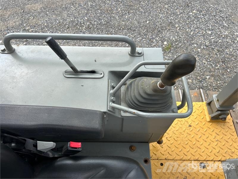 Komatsu D32E-1 Vikšriniai buldozeriai