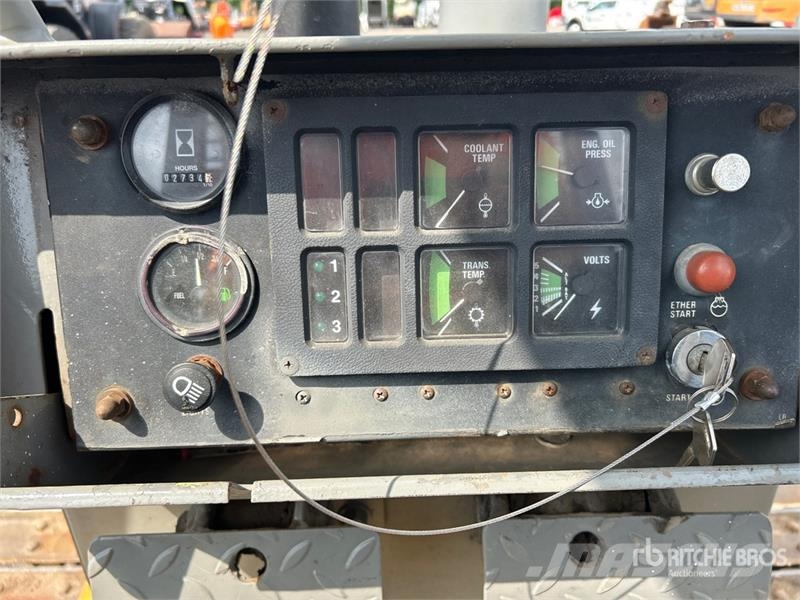 Komatsu D32E-1 Vikšriniai buldozeriai