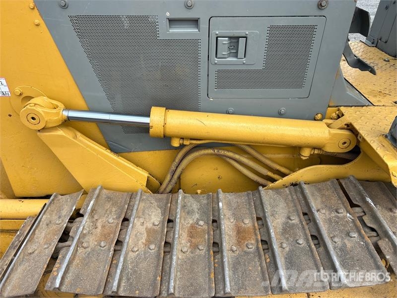 Komatsu D32E-1 Vikšriniai buldozeriai