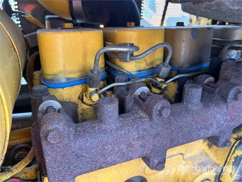 Komatsu D32E-1 Vikšriniai buldozeriai