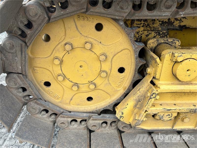 Komatsu D32E-1 Vikšriniai buldozeriai
