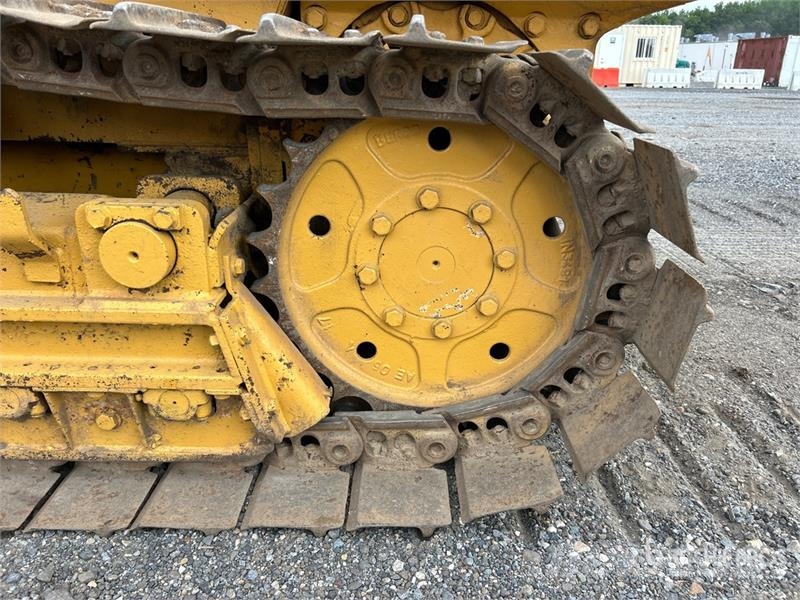 Komatsu D32E-1 Vikšriniai buldozeriai