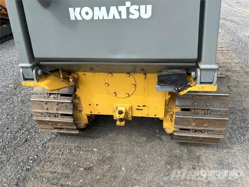 Komatsu D32E-1 Vikšriniai buldozeriai