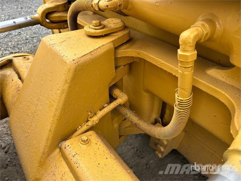 Komatsu D32E-1 Vikšriniai buldozeriai