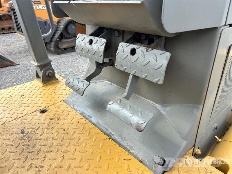 Komatsu D32E-1 Vikšriniai buldozeriai