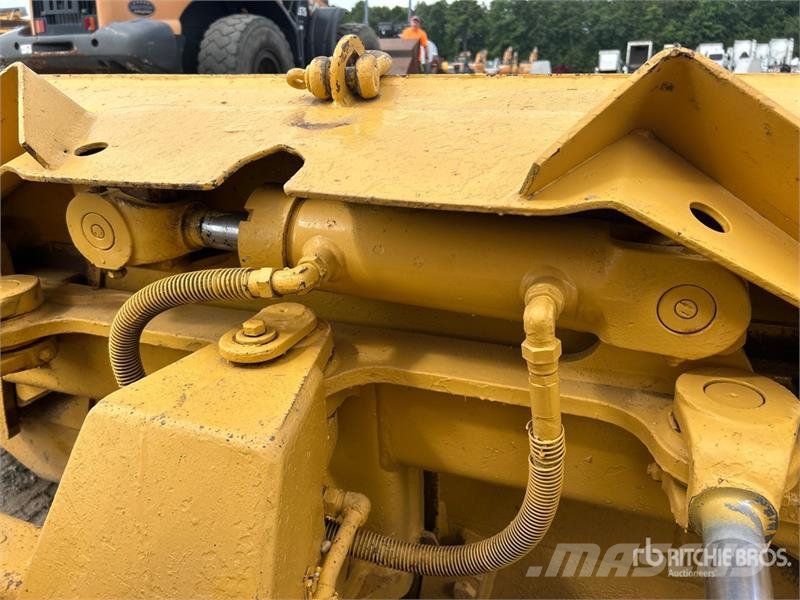 Komatsu D32E-1 Vikšriniai buldozeriai