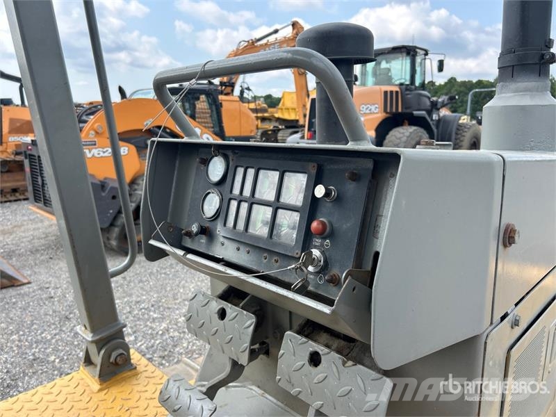 Komatsu D32E-1 Vikšriniai buldozeriai